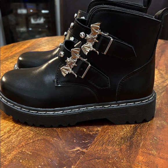 NWOT Women's Goth Bat Buckle Combat Boots - Picture 3 of 9